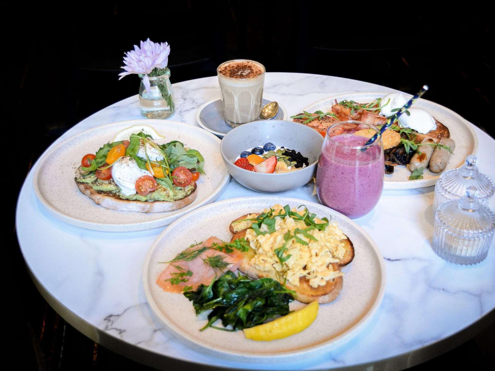 The Como Melbourne Esterno foto Breakfast at the restaurant
